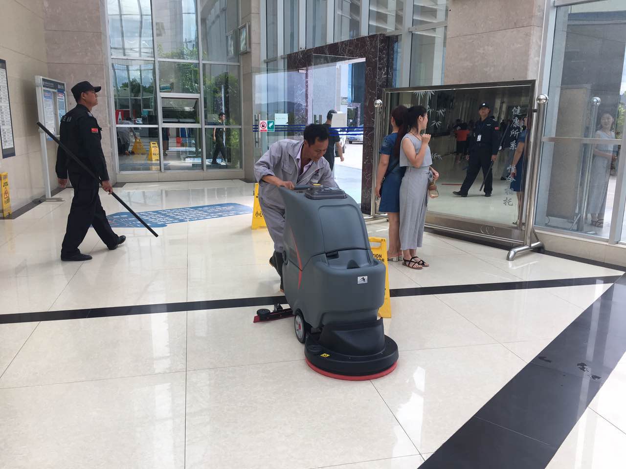 乐平洗地机