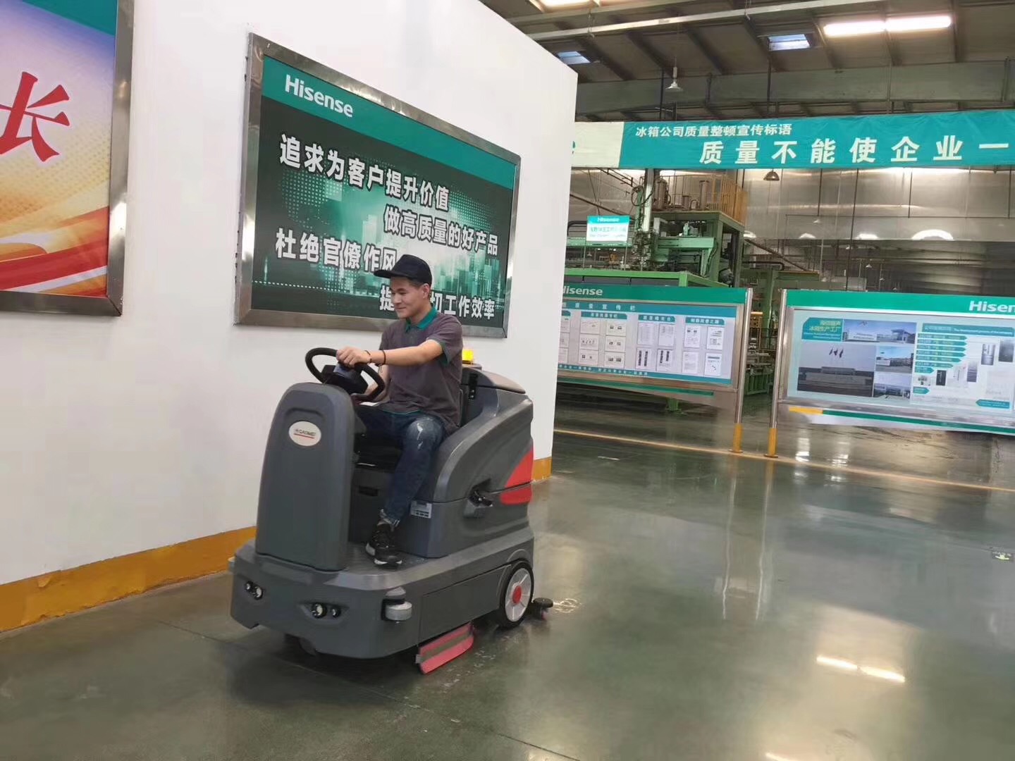 重庆驾驶式自动洗地车