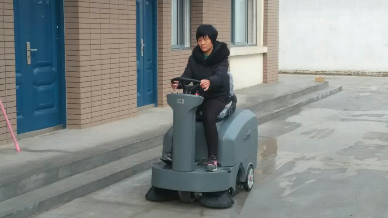 宾馆酒店行业用什么样的扫地车合适？