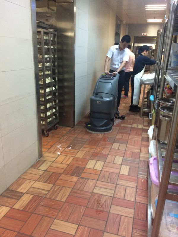 酒店使用手推式洗地机效果怎么样？